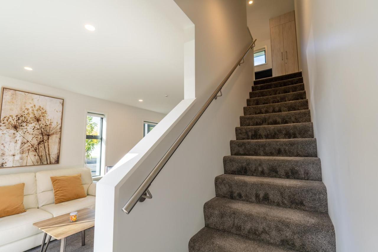 King Bed On Hagley Park Corner In The Cbd Apartment Christchurch Bagian luar foto